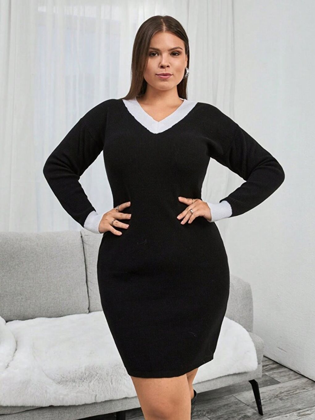 Siyah Kadın Uzun Kollu V Yakalı Kısa Triko Elbise