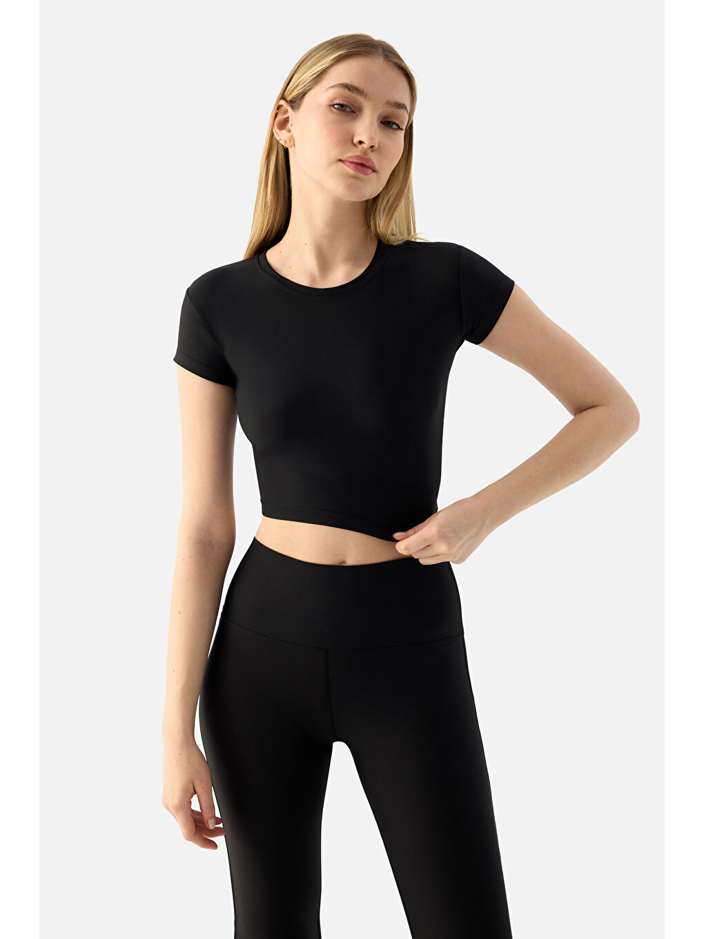 Melina Kısa Kol Siyah Crop Top-1