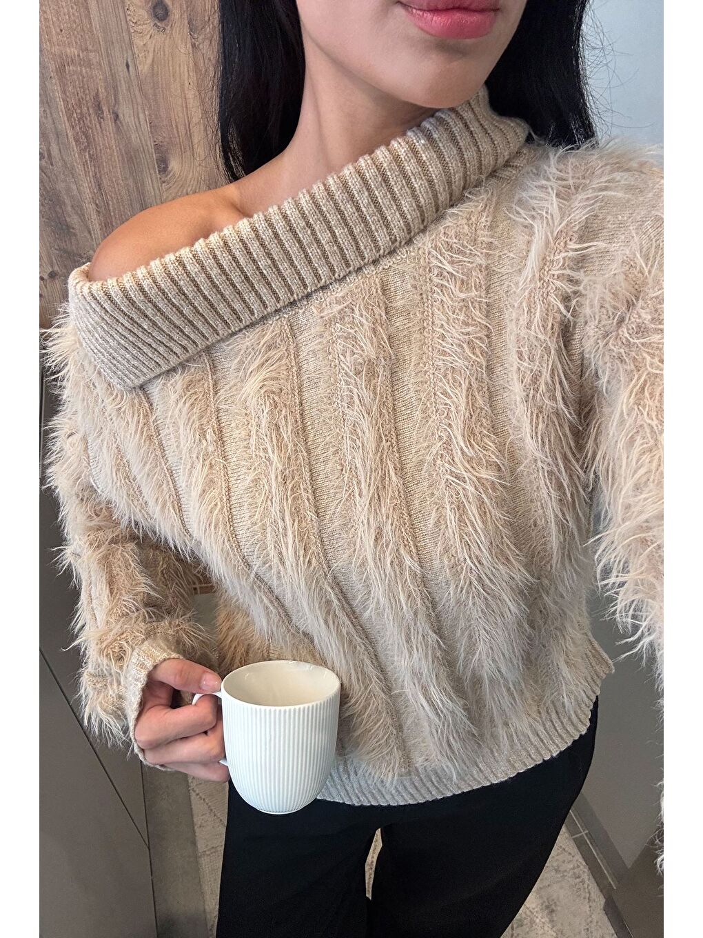 Bej Yaka Detaylı Sakallı Triko Kazak-1