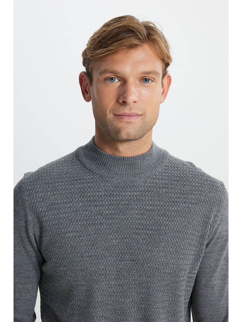 Erkek Gri Melanj Yünlü Sıcak Tutan Standart Fit Normal Kesim Yarım Balıkçı Yaka Jakarlı Triko Kazak-3