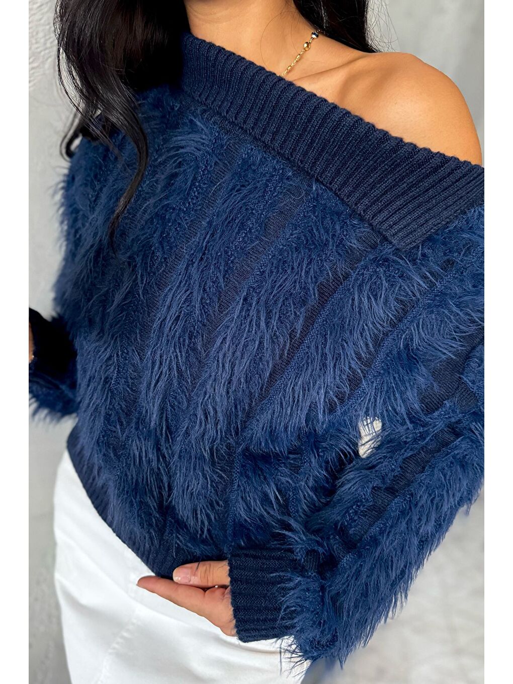 Lacivert Yaka Detaylı Sakallı Triko Kazak-1