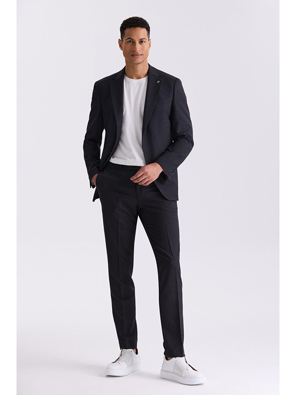 Siyah Slim Fit Mono Yaka Tek Düğme Spor Takım Elbise