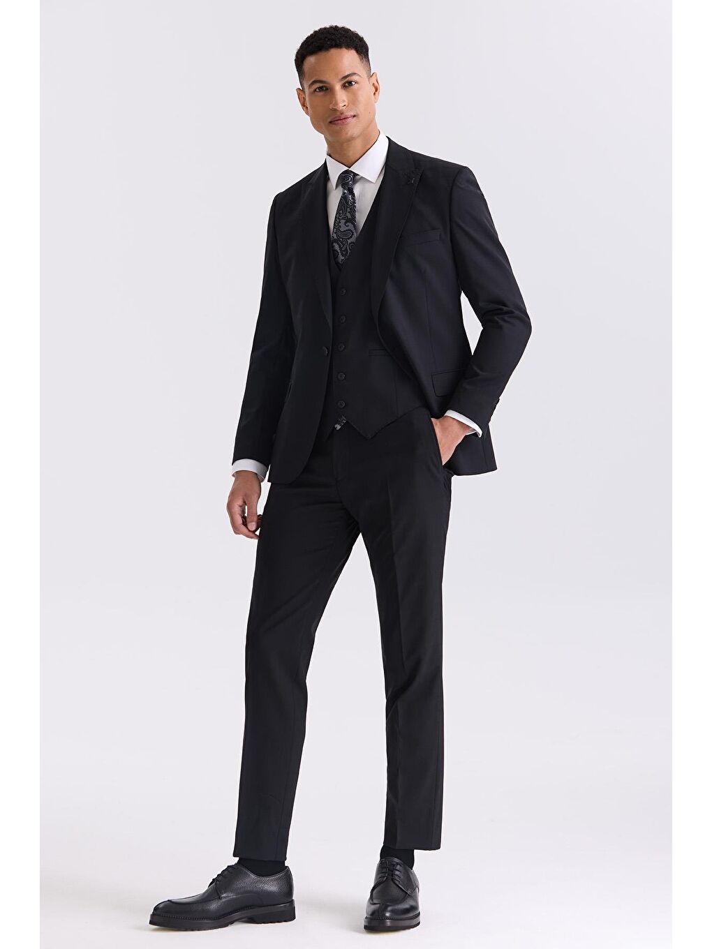 Siyah Slim Fit Sivri Yaka Yelekli Yünlü Takım Elbise