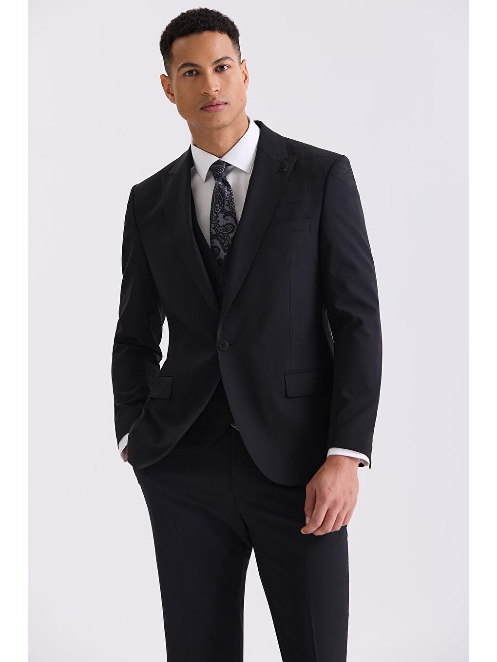 Siyah Slim Fit Sivri Yaka Yelekli Yünlü Takım Elbise-1