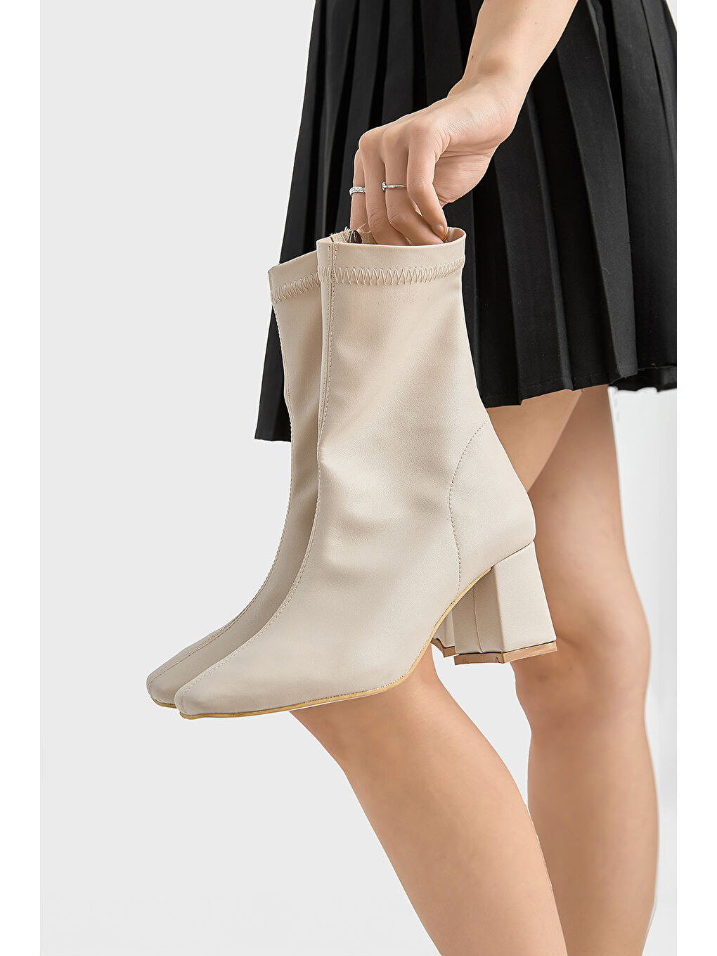Kadın Bej TPU Taban Küt Burunlu Fermuarlı Topuklu Bot-2