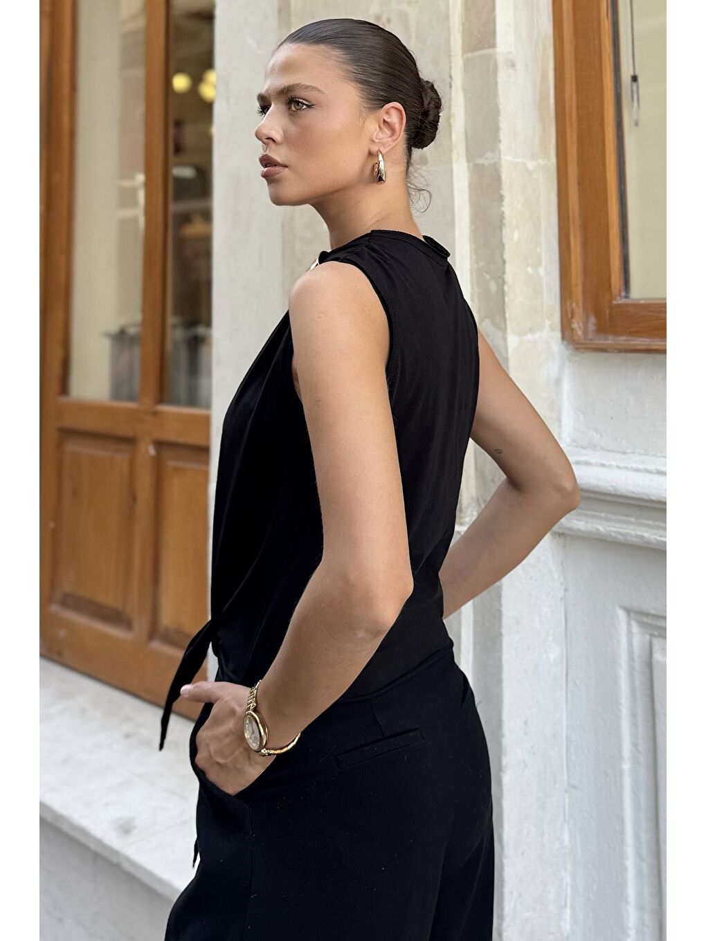 Siyah Ön Bağlamalı Omuz Tokalı Kadın Bluz-2