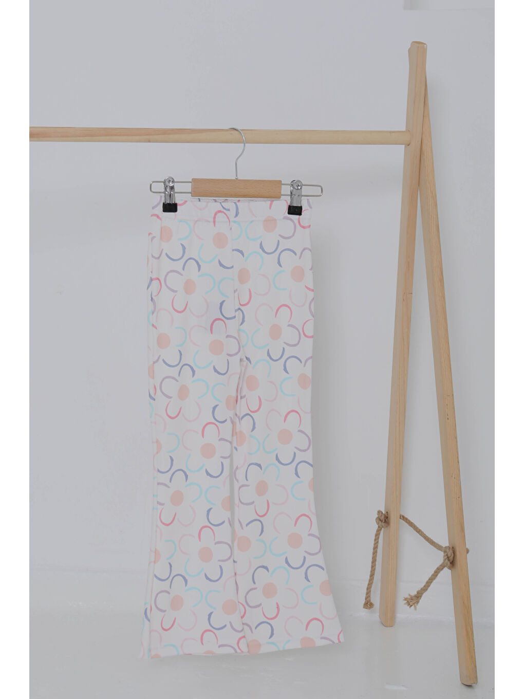 Kız Çocuk Beyaz Çiçek Desenli İspanyol Paça Tayt - 27057