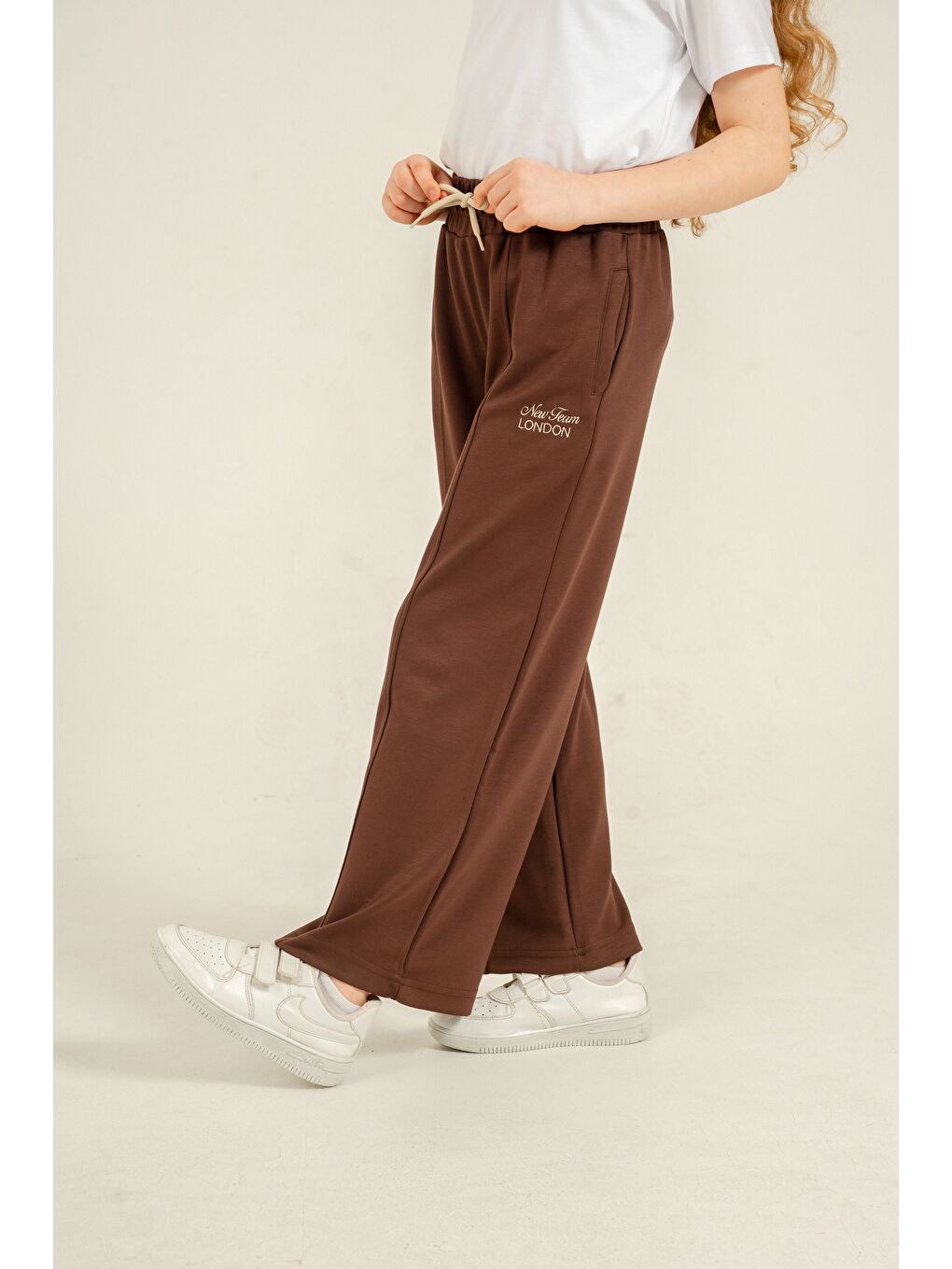 Kahverengi New Team London Nakışlı Yumuşak Dokulu - Comfort Kumaş Kız Çocuk Eşofman Altı-2