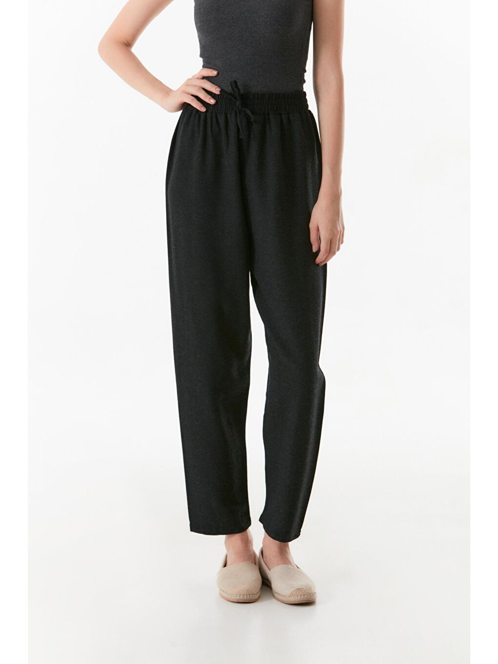 Siyah Beli Bağcıklı Keten Pantolon-1