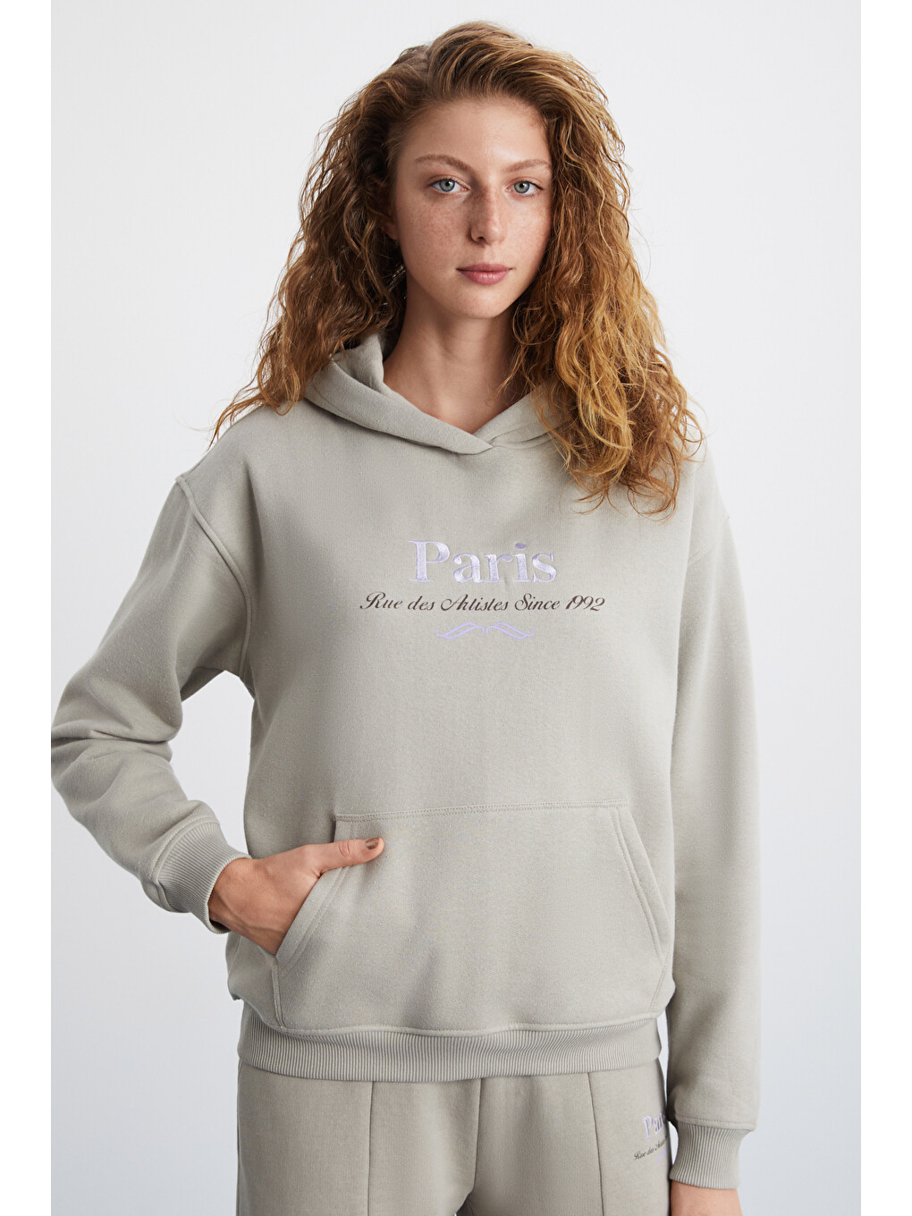 Nılsa Kadın Nakış Detaylı Organik Pamuk Şehir Temalı Regular Kapüşonlu Bej Sweatshirt-3