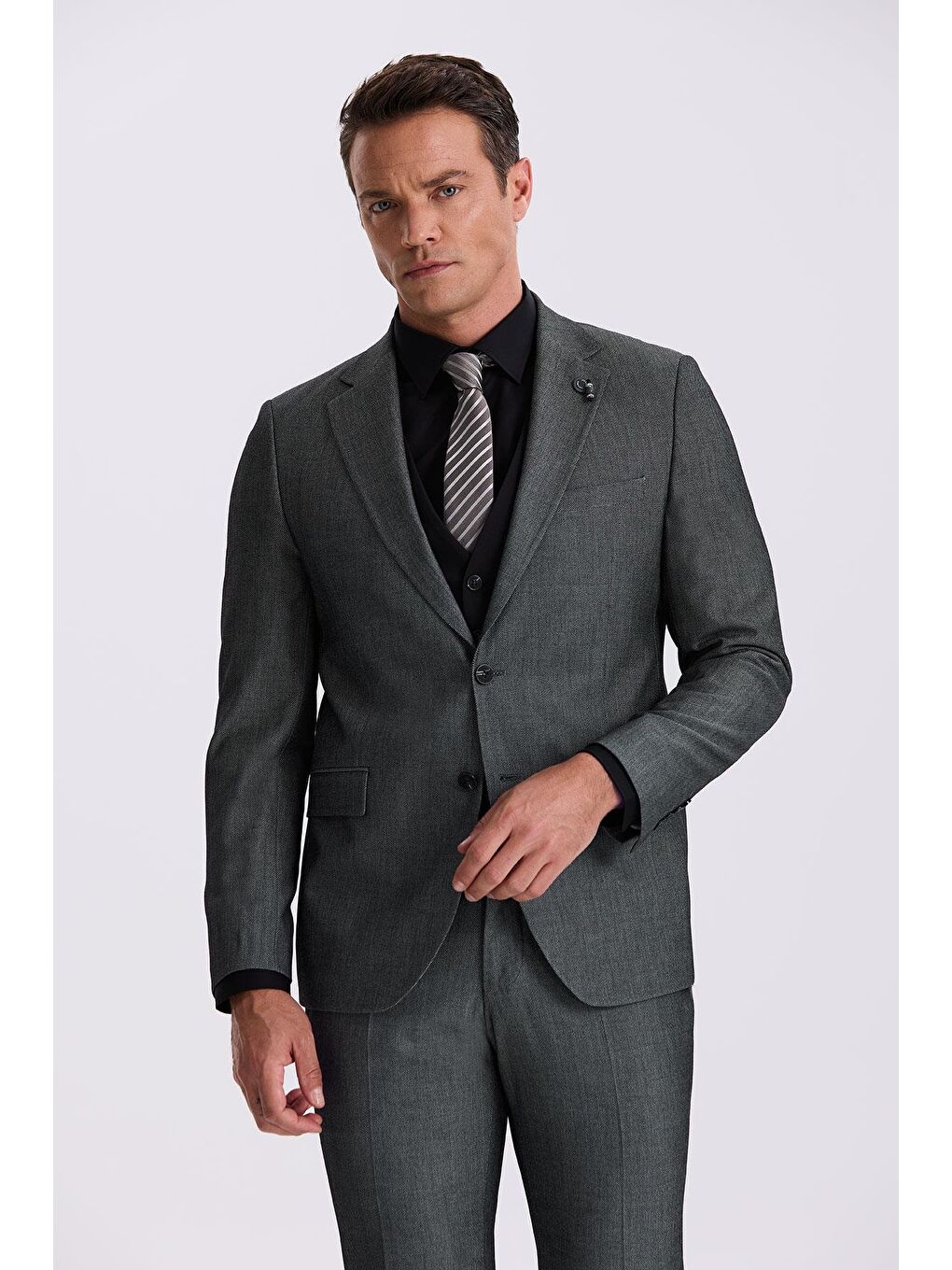 Siyah Slim Fit Mono Yaka Yelekli Çift Yırtmaçlı Takım Elbise