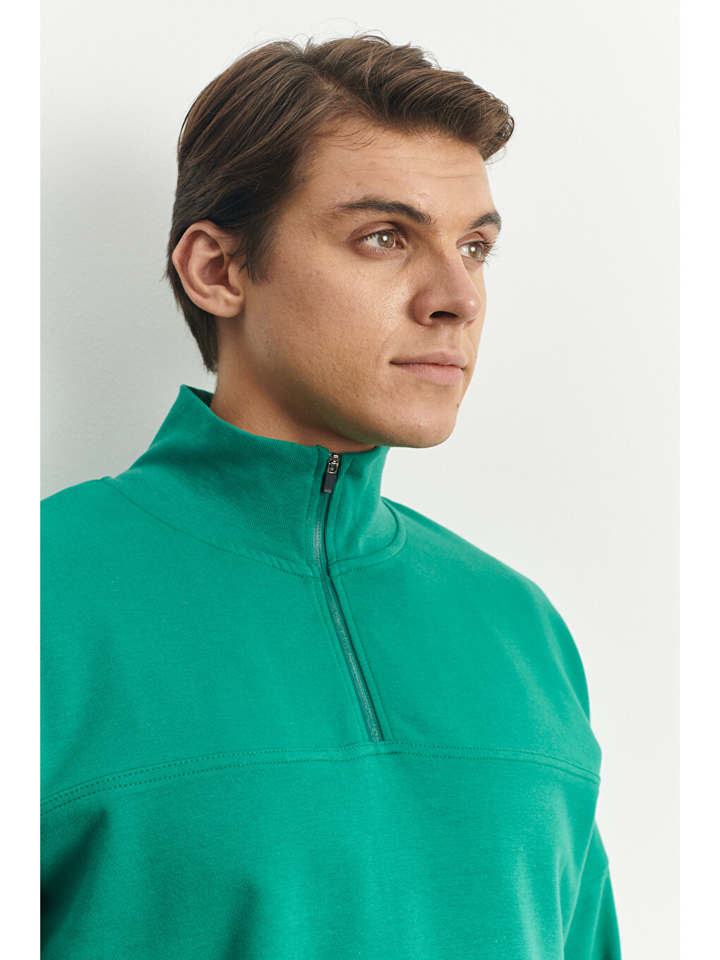 Erkek Koyu Yeşil Standart Fit Normal Kesim Bato Yaka Fermuarlı Kanguru Cepli Sweatshirt-2