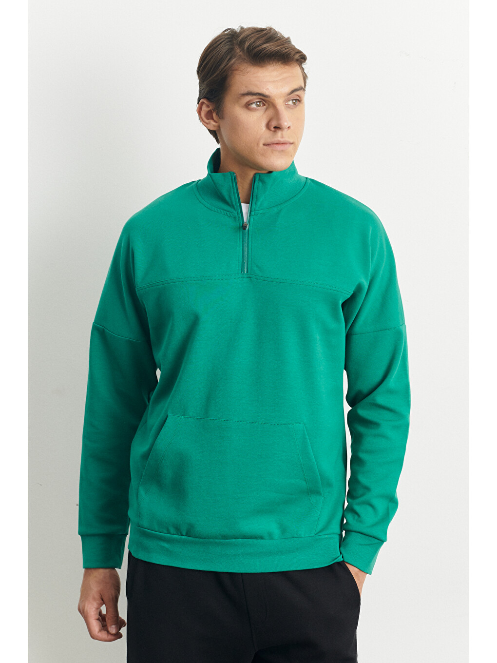 Erkek Koyu Yeşil Standart Fit Normal Kesim Bato Yaka Fermuarlı Kanguru Cepli Sweatshirt-3