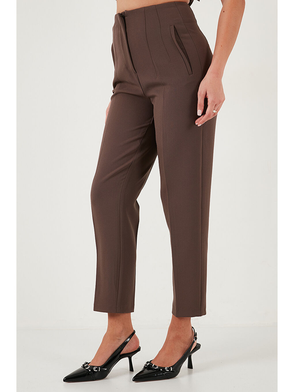 Kahverengi Regular Fit Yüksel Bel Düz Paça Havuç Pantolon 68350109-2
