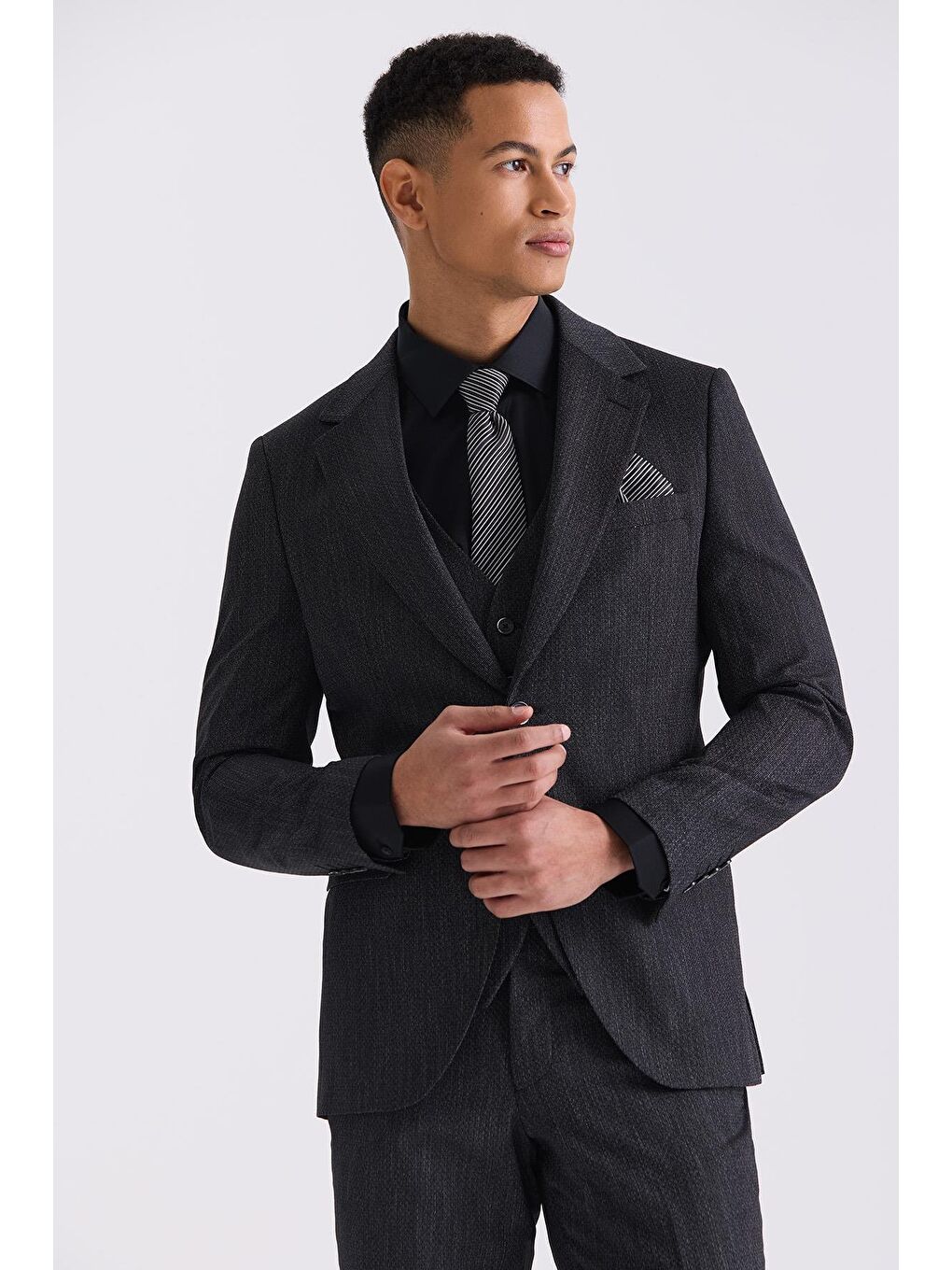 Siyah Slim Fit Mono Yaka Yelekli Takım Elbise-1
