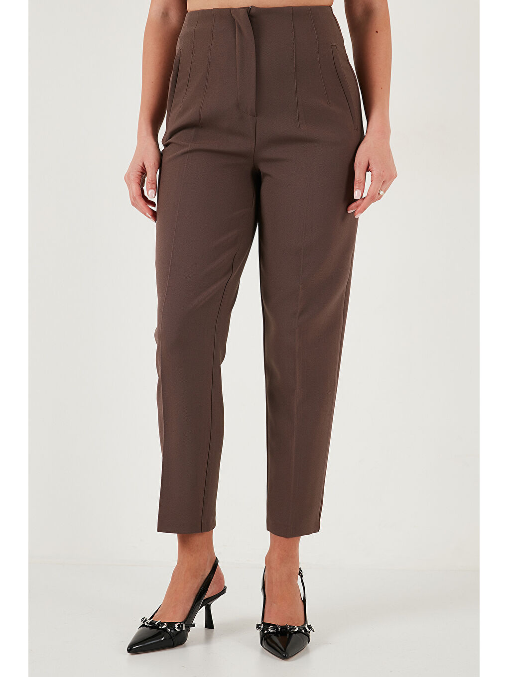 Kahverengi Regular Fit Yüksel Bel Düz Paça Havuç Pantolon 68350109-4