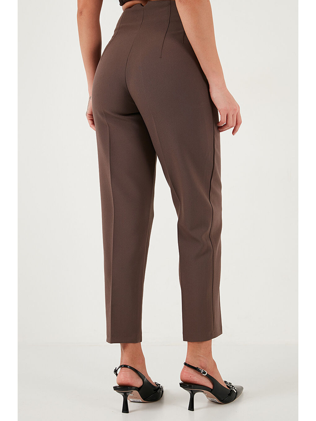 Kahverengi Regular Fit Yüksel Bel Düz Paça Havuç Pantolon 68350109-5