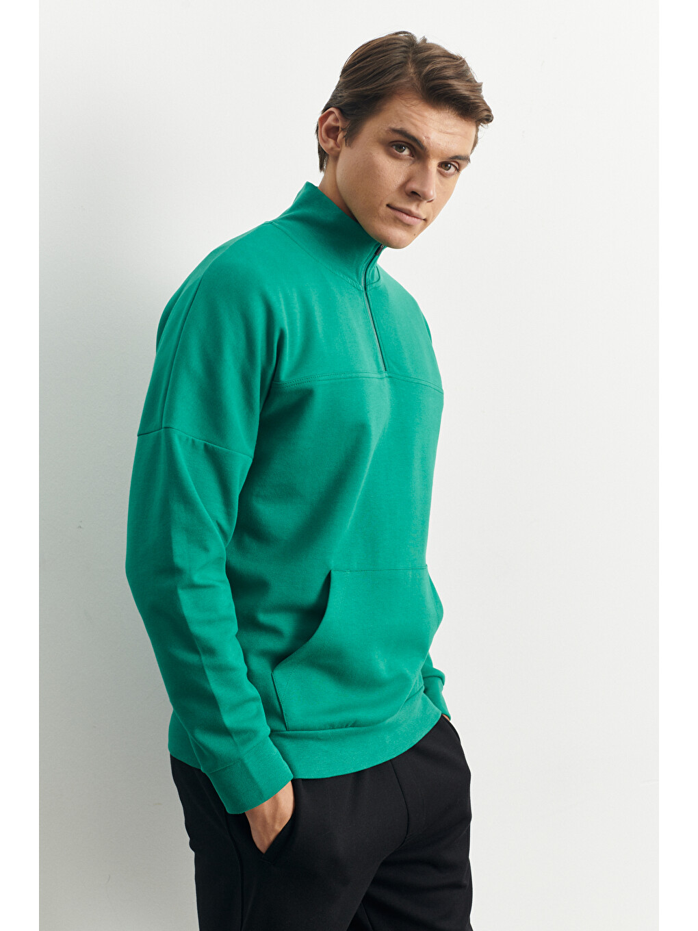 Erkek Koyu Yeşil Standart Fit Normal Kesim Bato Yaka Fermuarlı Kanguru Cepli Sweatshirt-5