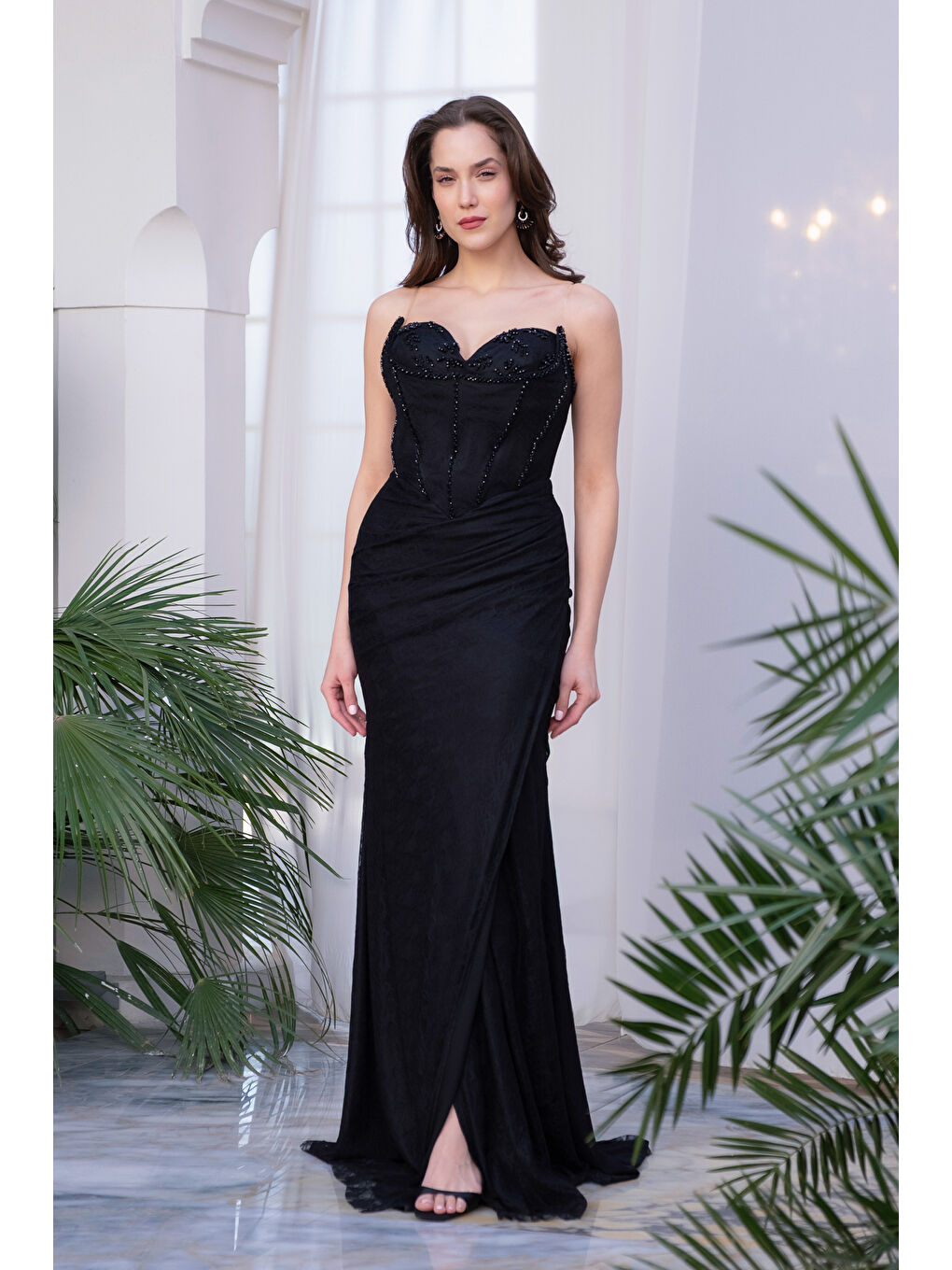 Kadın Siyah Dar Kalıp Dantel Detay Straplez Yaka Uzun Abiye Elbise-1