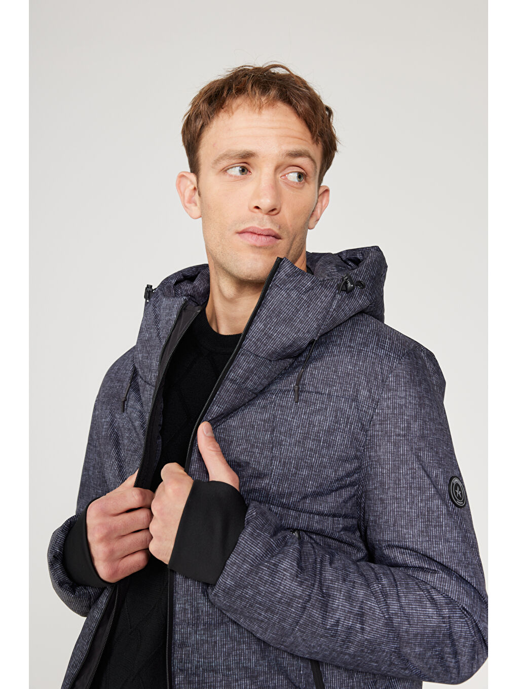 Erkek Antrasit Standart Fit Normal Kesim Kapüşonlu Desenli Mont-4