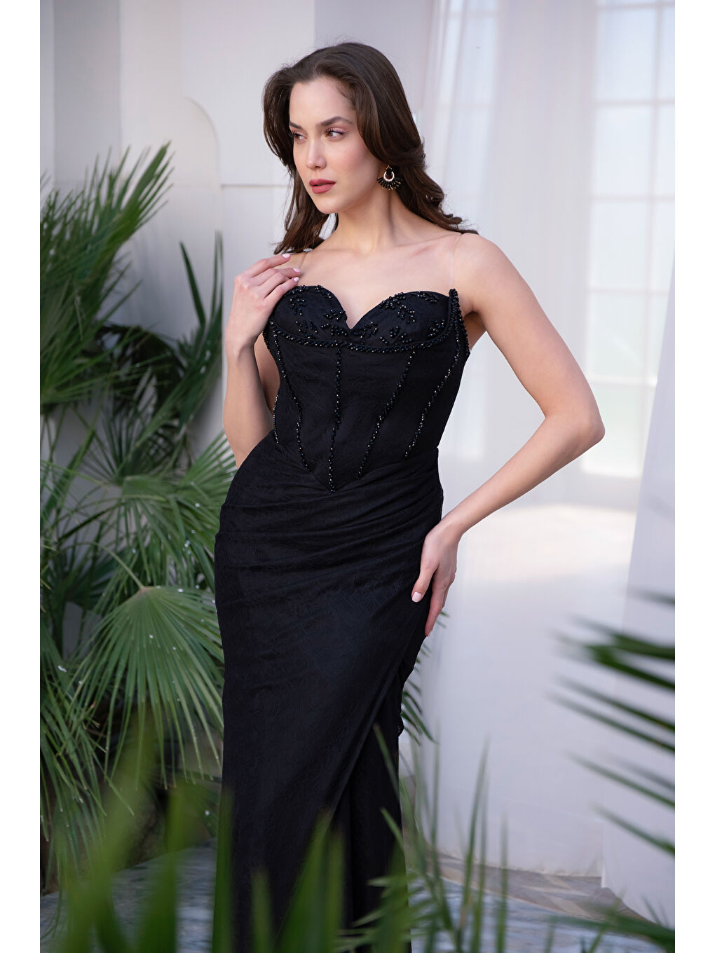 Kadın Siyah Dar Kalıp Dantel Detay Straplez Yaka Uzun Abiye Elbise-2