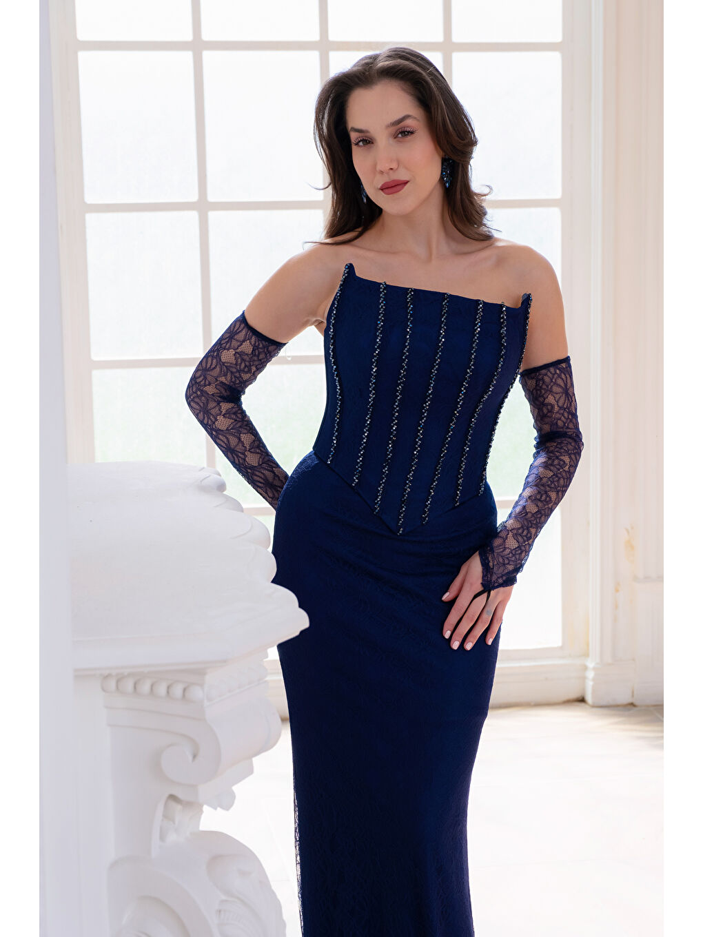 Kadın Lacivert Straplez Yaka Taşlı Dantel Detay Uzun Abiye Elbise-1