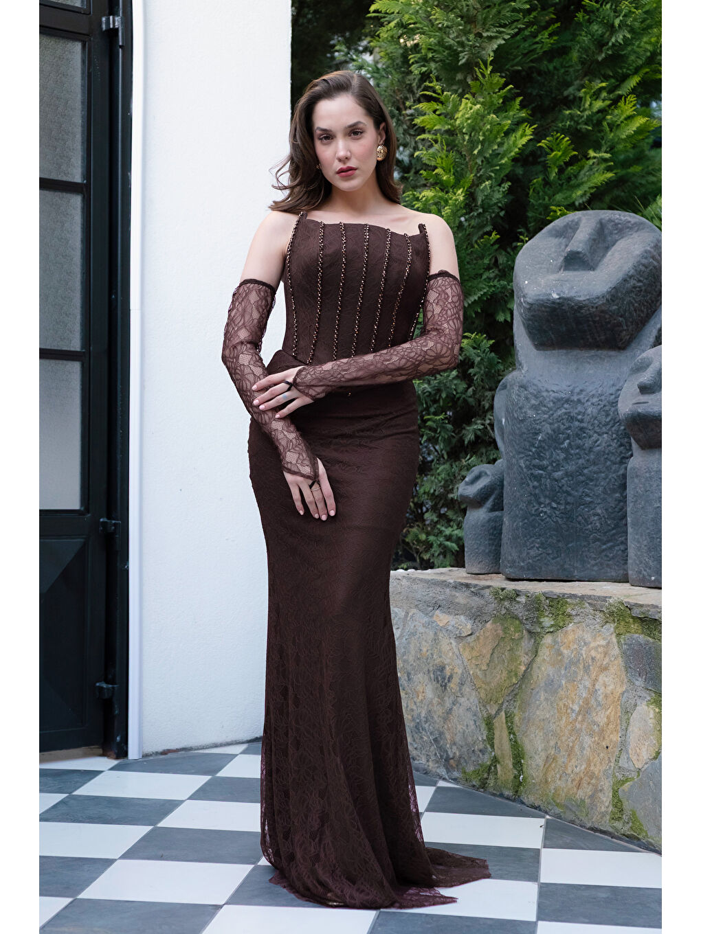 Kadın Kahverengi Straplez Yaka Taşlı Dantel Detay Uzun Abiye Elbise