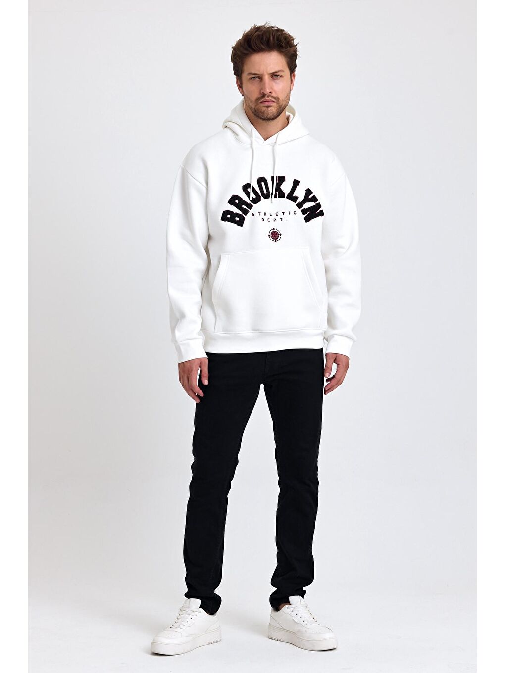 Tarz Cool Beyaz Erkek Yumusaçık Kumaşlı Kapüşonlu Kordonlu Regular Fit Baskılı Sweatshirt