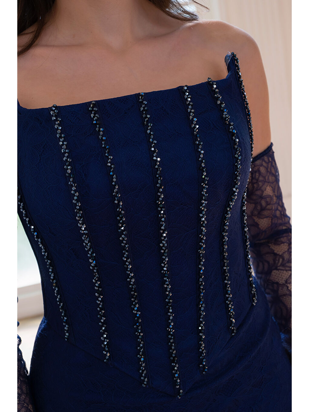 Kadın Lacivert Straplez Yaka Taşlı Dantel Detay Uzun Abiye Elbise-4