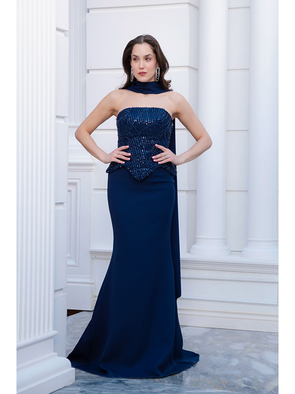 Kadın Lacivert Dar Kalıp Straplez Taşlı Uzun Balık Abiye-1
