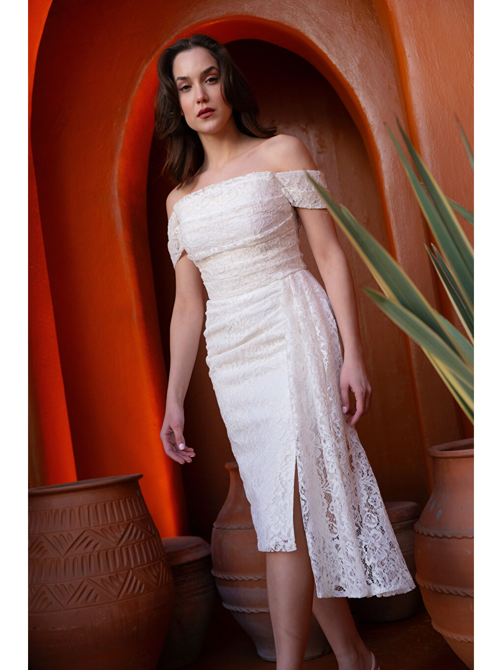 Kadın Beyaz Kayık Yaka Dantelli Midi Abiye Elbise-1