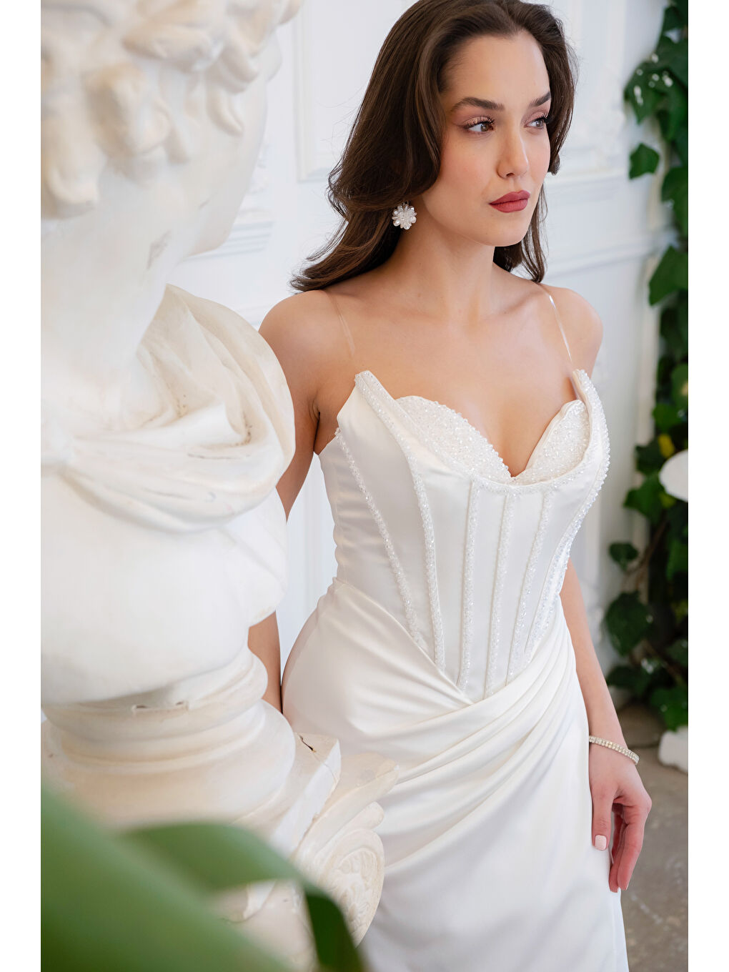 Kadın Beyaz Dar Kalıp Straplez Yaka Taşlı Uzun Saten Abiye Elbise-2