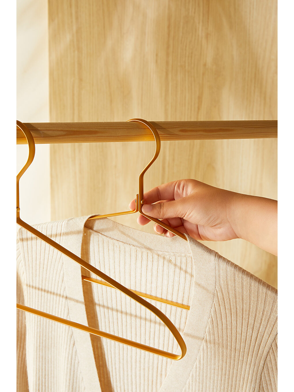 Sarı 6'lı Altın Renk Metal Giysi Askısı 21.5 x 42 x 1 cm-1