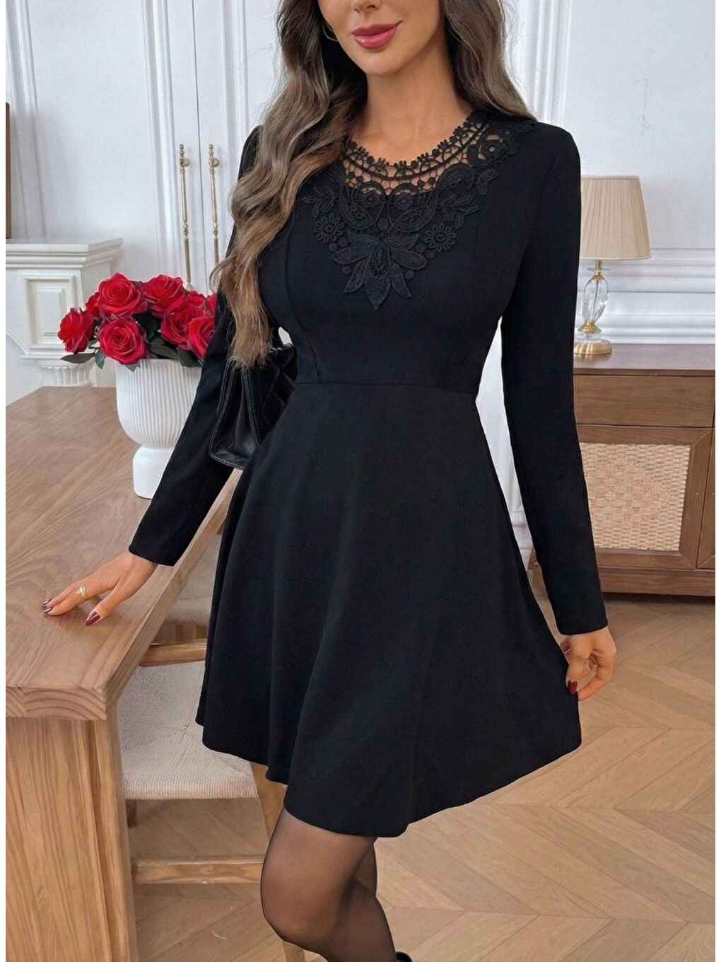 Siyah Kadın Uzun Kollu Yakası Dantelli Mini Ithal Krep Elbise