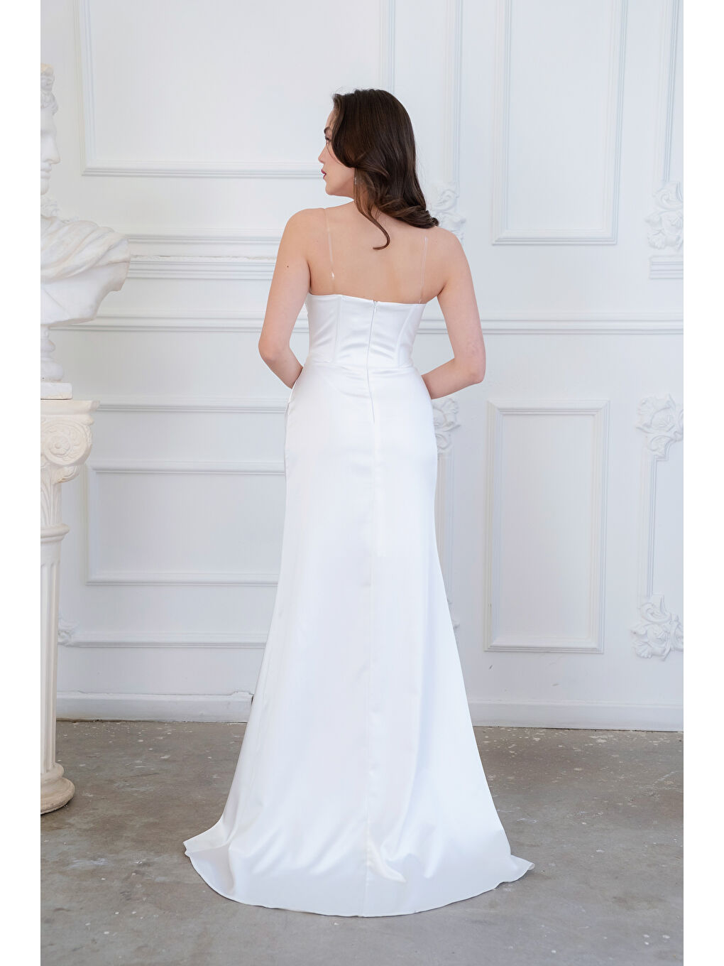 Kadın Beyaz Dar Kalıp Straplez Yaka Taşlı Uzun Saten Abiye Elbise-3