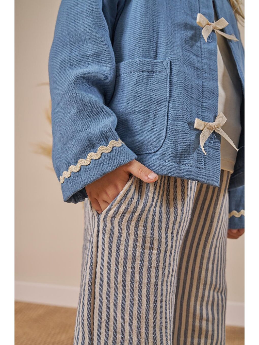 Kız Çocuk Pamuklu Mavi Denizci Yakalı Bağcıklı Ceket Çizgili Pantolon Takım - Cep Detaylı-4