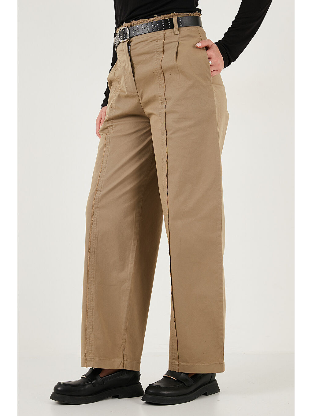 Haki Pamuklu Relaxed Fit Geniş Paça Dikiş Detaylı Kemerli Pantolon 68351208