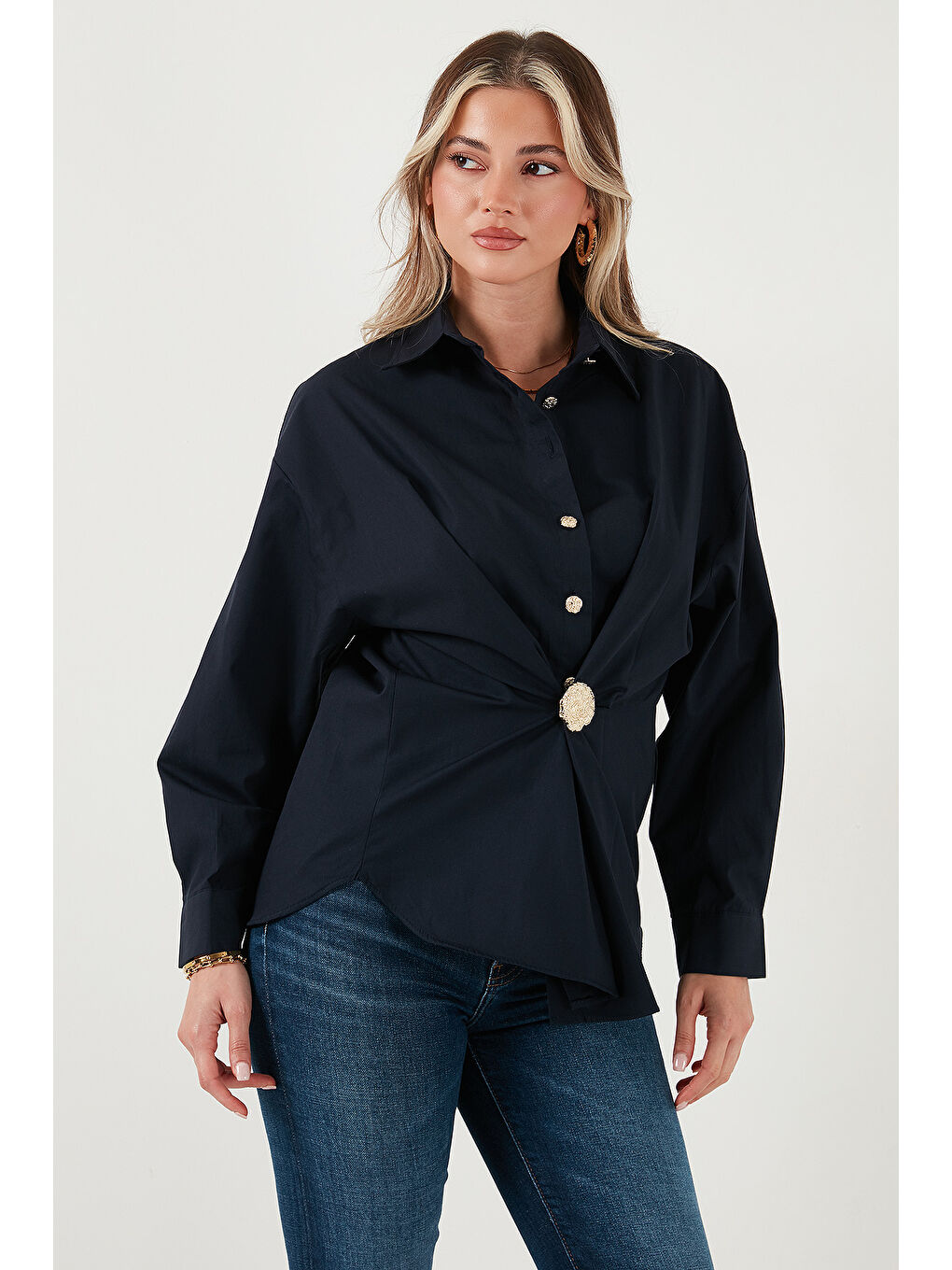 Lacivert Pamuklu Regular Fit Broş Detaylı Uzun Kollu Gömlek 6834990