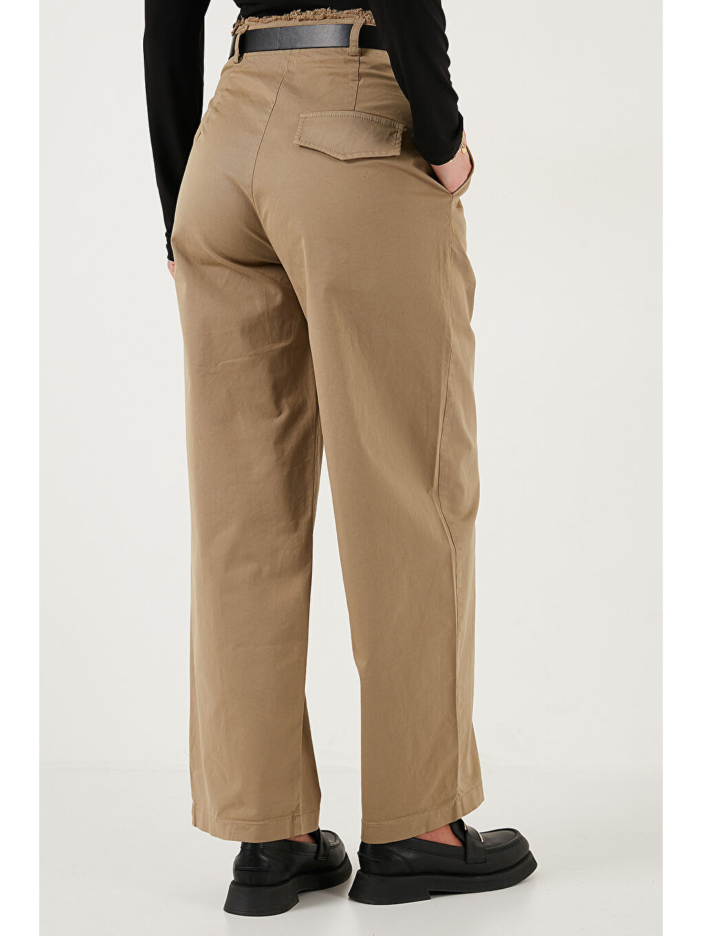 Haki Pamuklu Relaxed Fit Geniş Paça Dikiş Detaylı Kemerli Pantolon 68351208-5