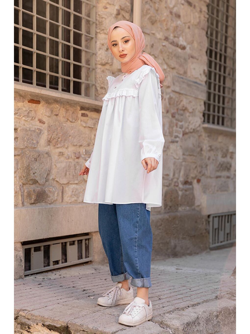 Hakim Yaka Önü Pileli Tunik Beyaz