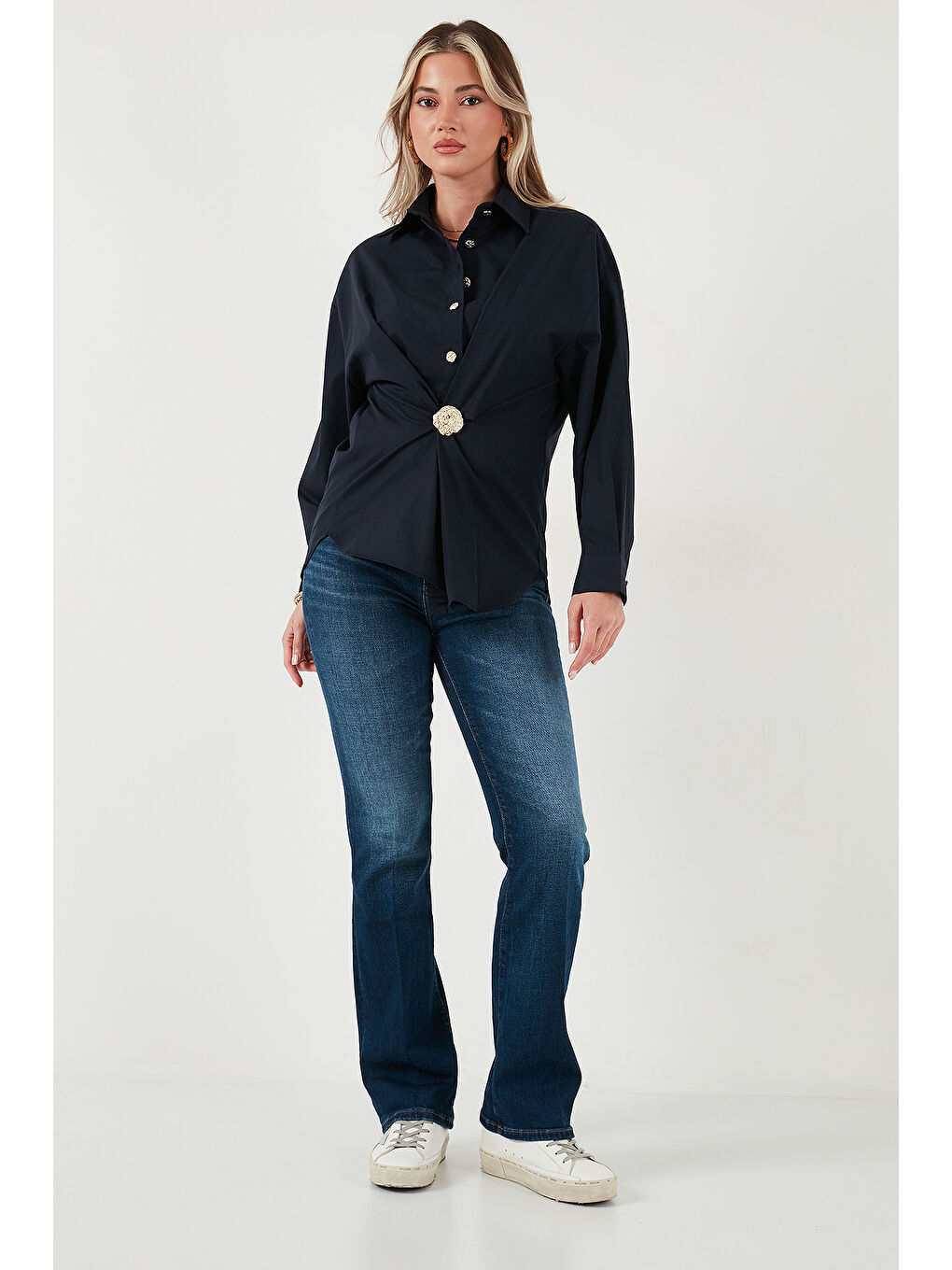 Lacivert Pamuklu Regular Fit Broş Detaylı Uzun Kollu Gömlek 6834990-1