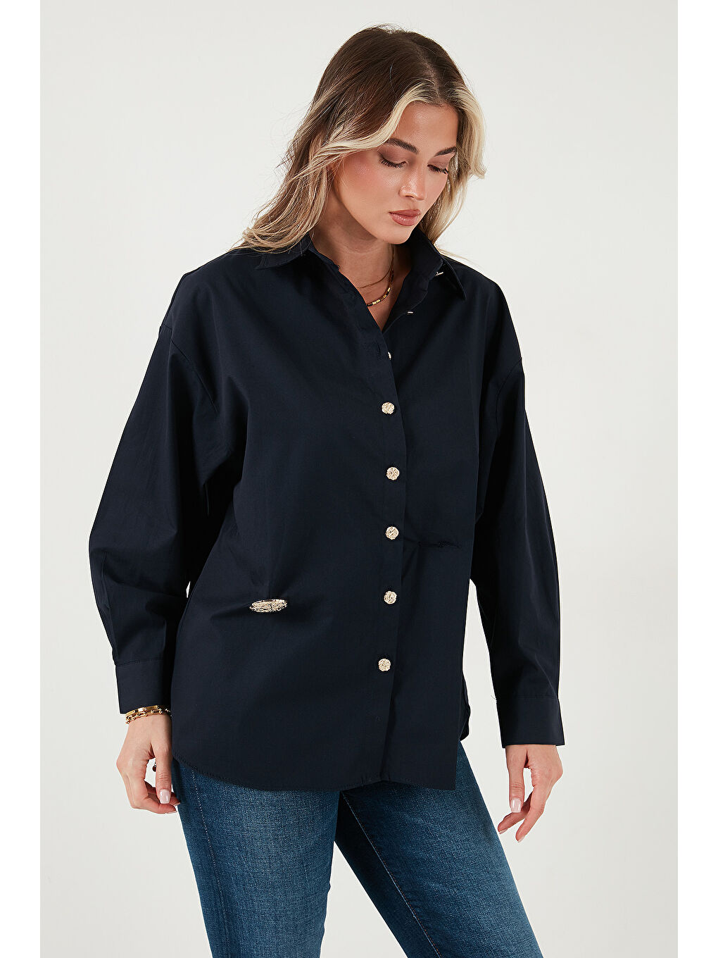 Lacivert Pamuklu Regular Fit Broş Detaylı Uzun Kollu Gömlek 6834990-3