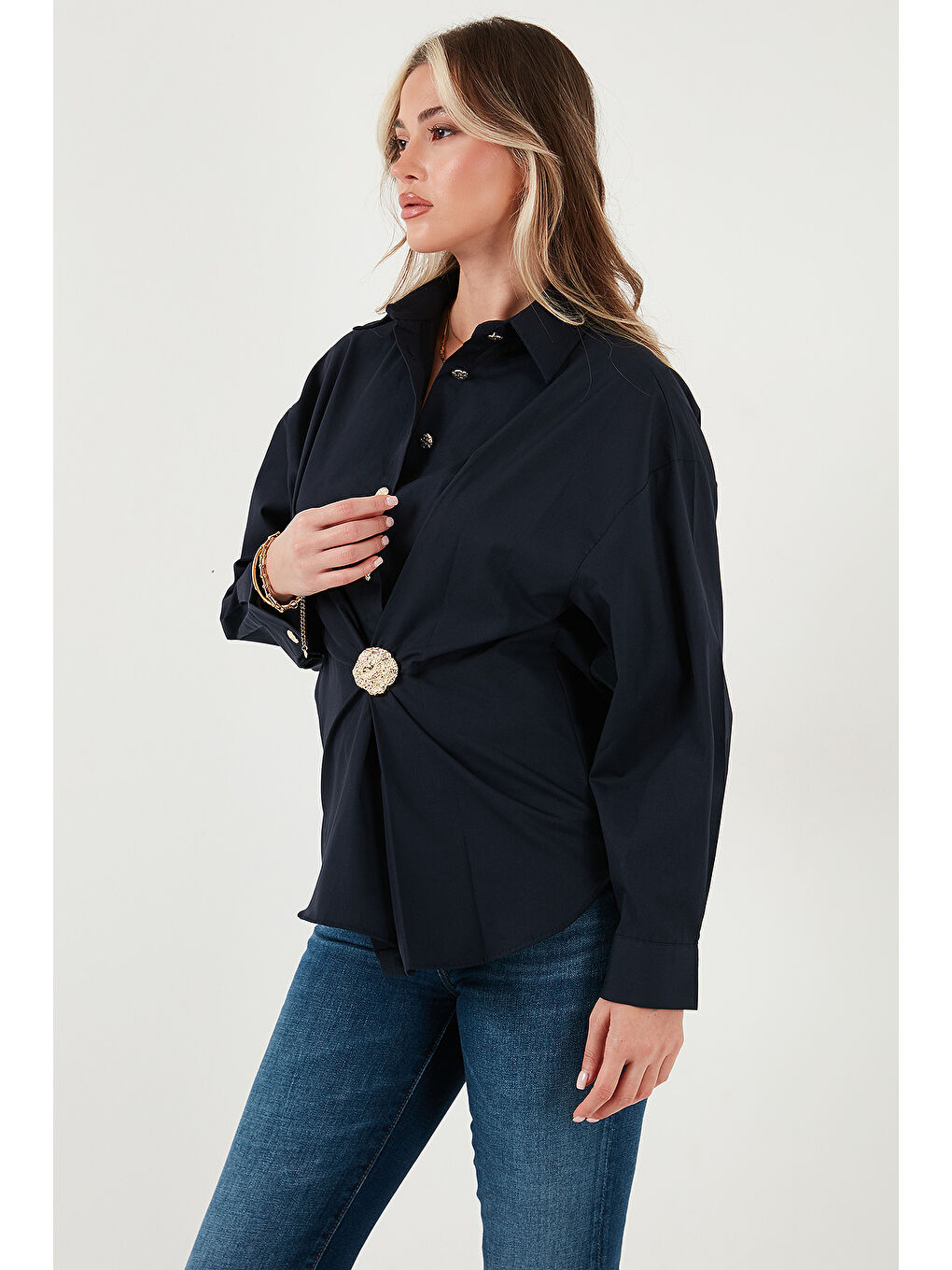 Lacivert Pamuklu Regular Fit Broş Detaylı Uzun Kollu Gömlek 6834990-4
