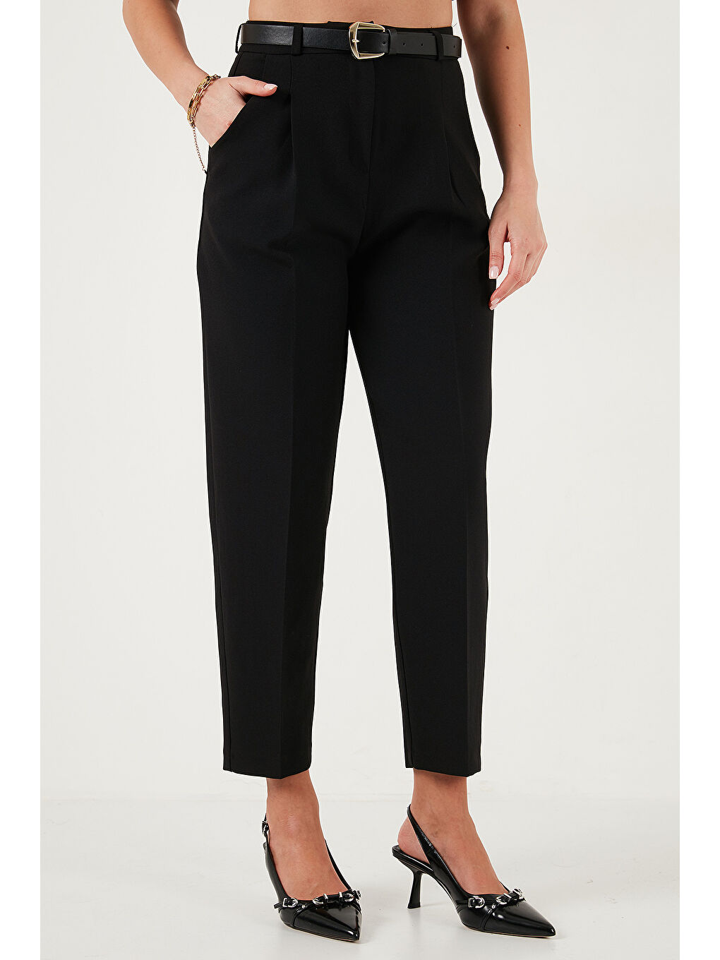 Siyah Regular Fit Yüksek Bel Düz Paça Kemerli Pantolon 68350938-2
