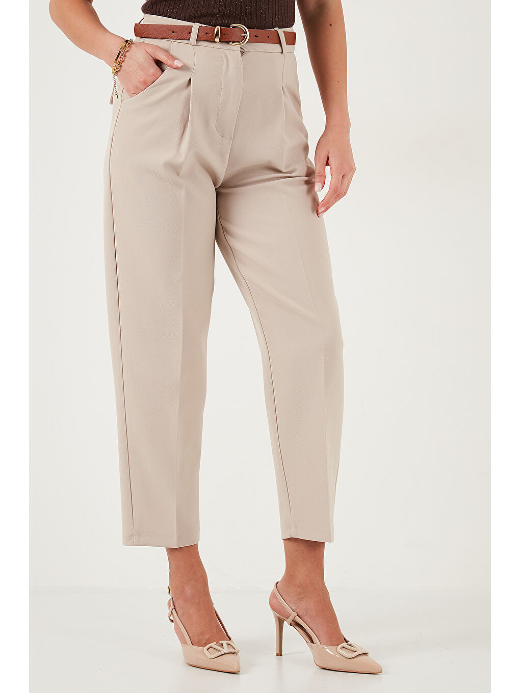 Bej Regular Fit Yüksek Bel Düz Paça Kemerli Pantolon 68350938