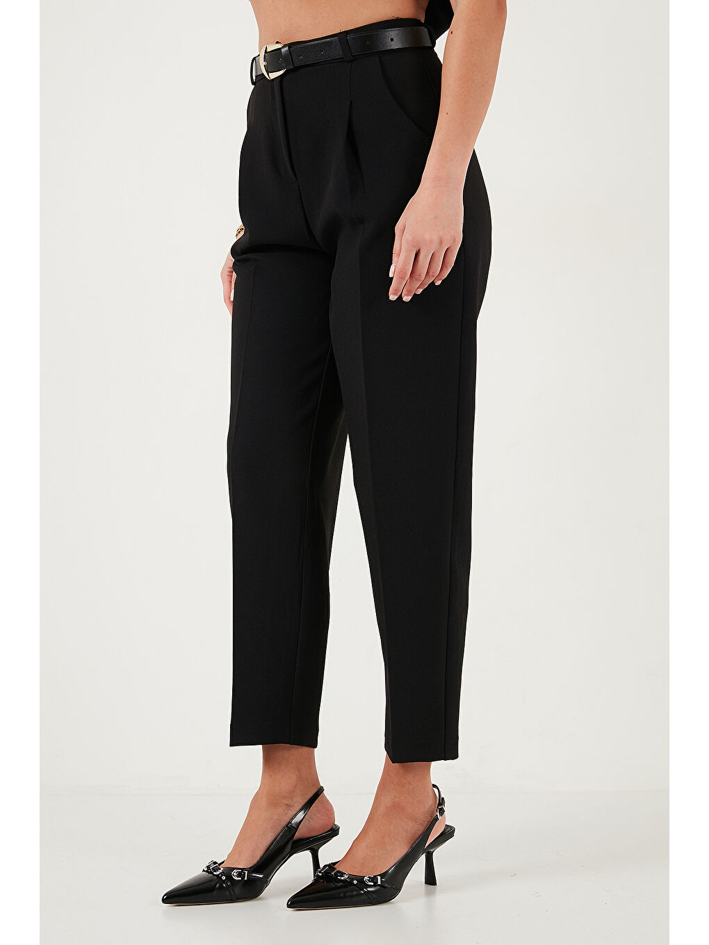 Siyah Regular Fit Yüksek Bel Düz Paça Kemerli Pantolon 68350938-3