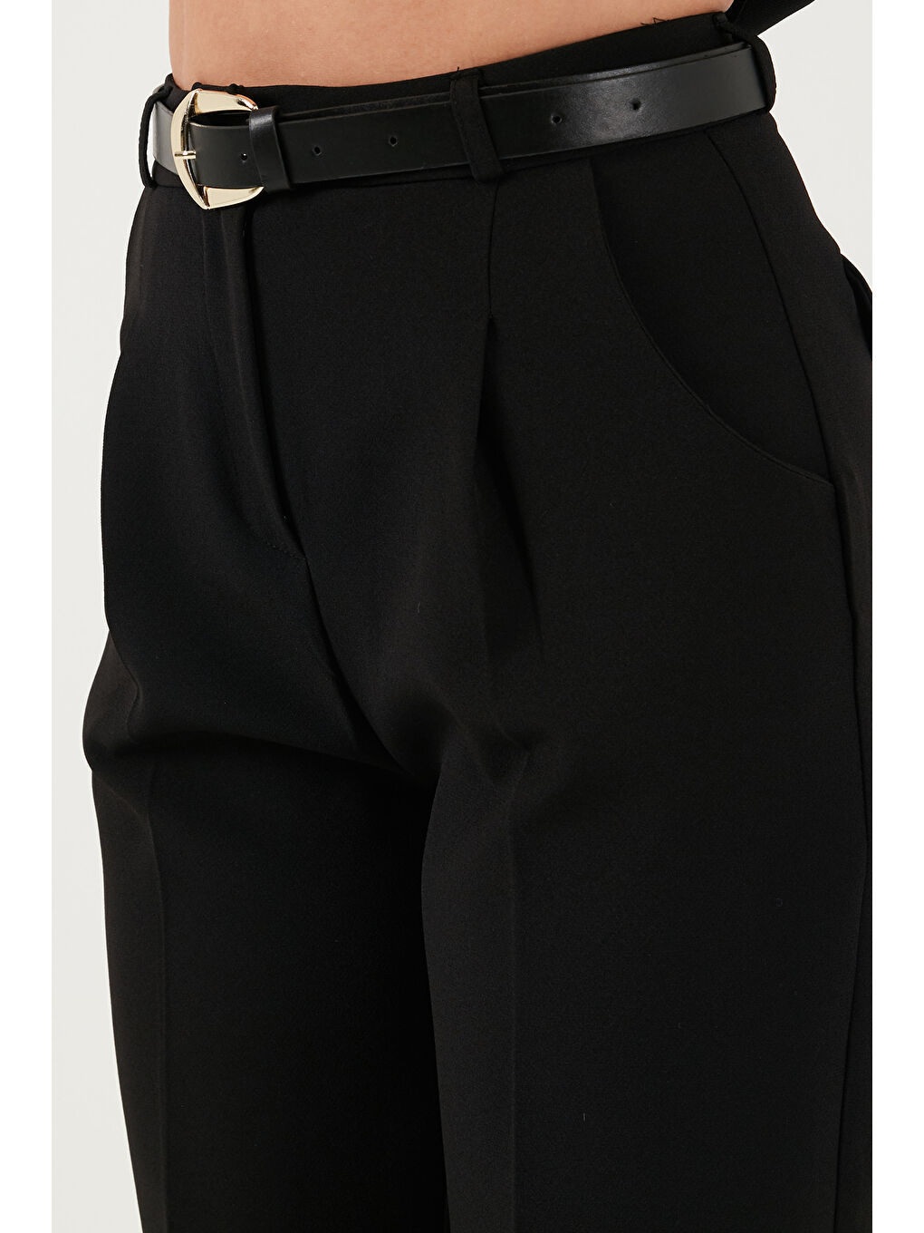 Siyah Regular Fit Yüksek Bel Düz Paça Kemerli Pantolon 68350938-4
