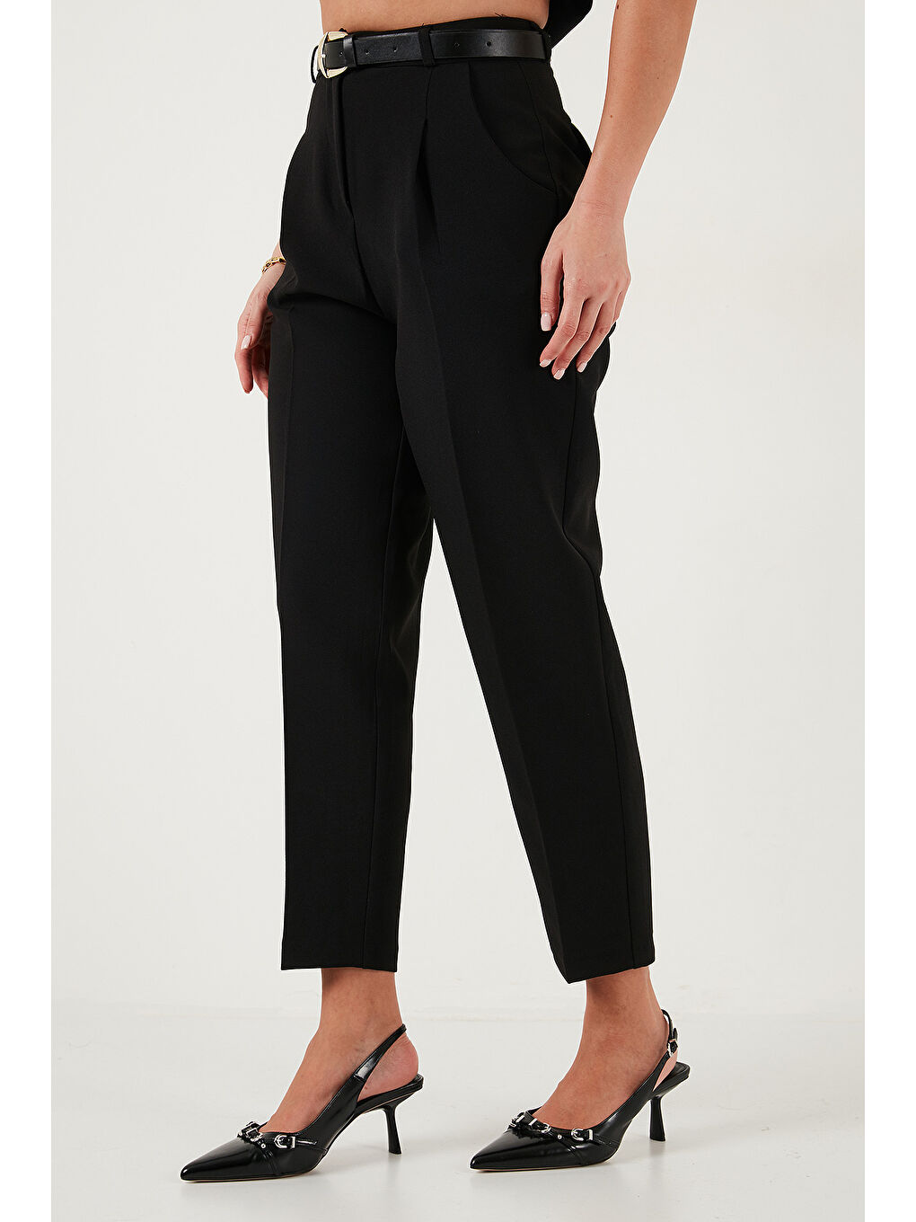 Siyah Regular Fit Yüksek Bel Düz Paça Kemerli Pantolon 68350938-5