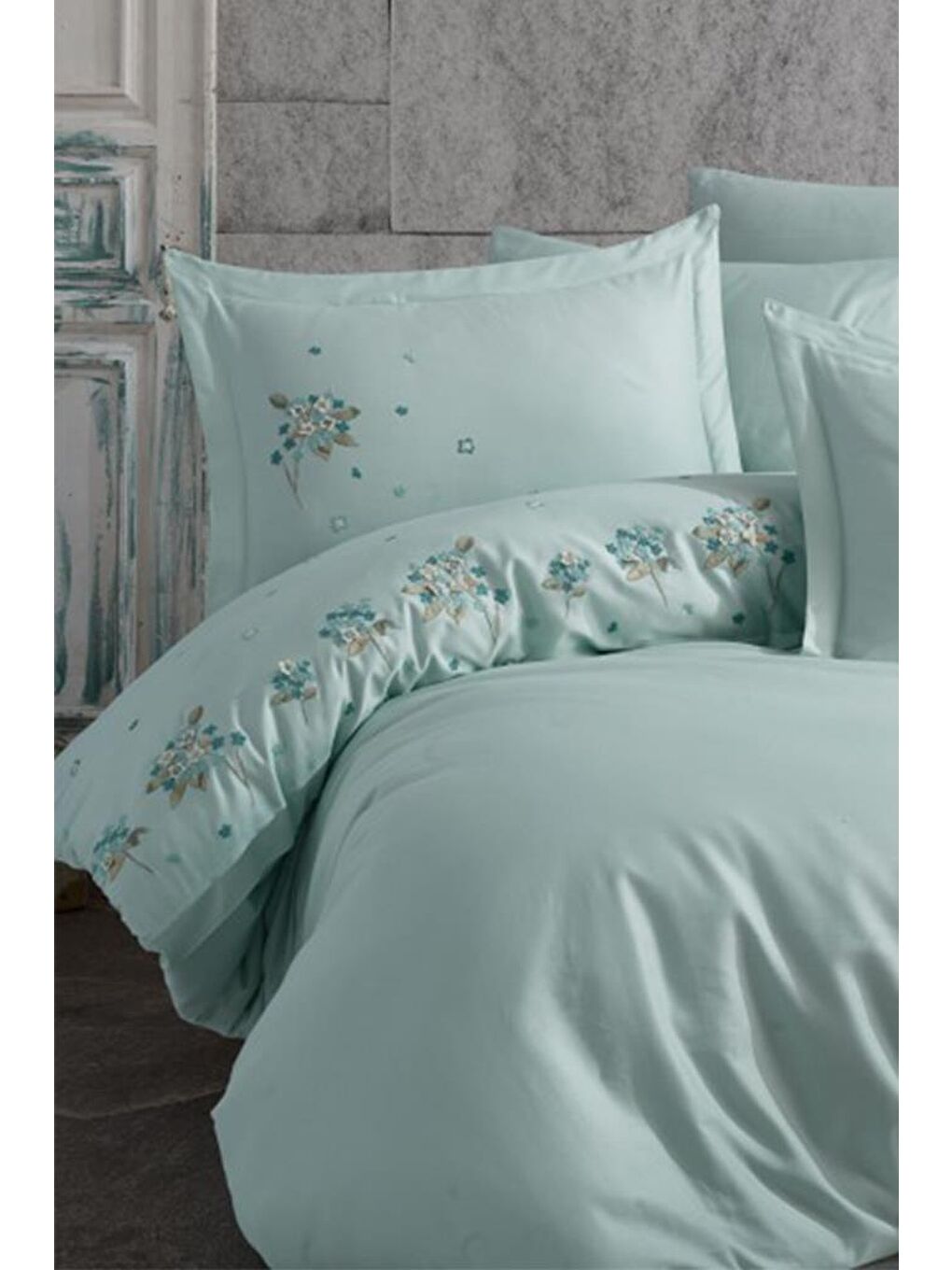 Betty Pamuk Saten Nakışlı Nevresim Takımı Nil Yeşili-2