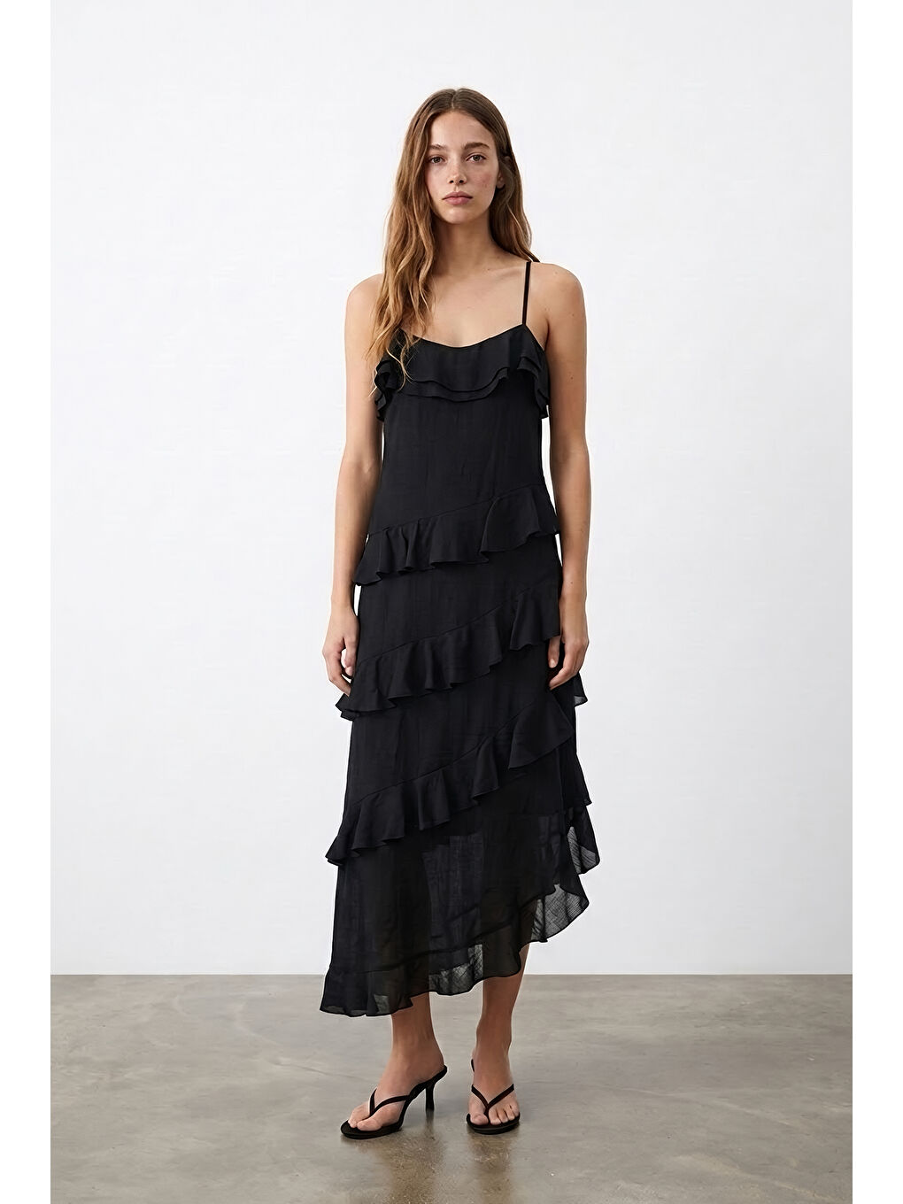 Çapraz Askılı Katlı Midi Elbise Siyah